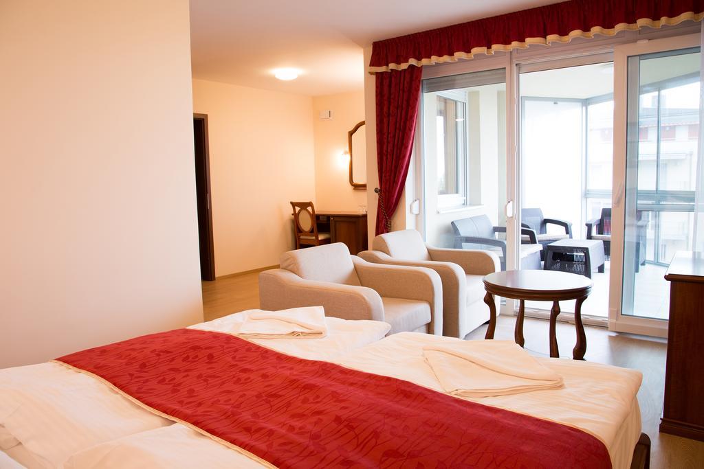 Luxury Hotel Siofok Oda fotoğraf