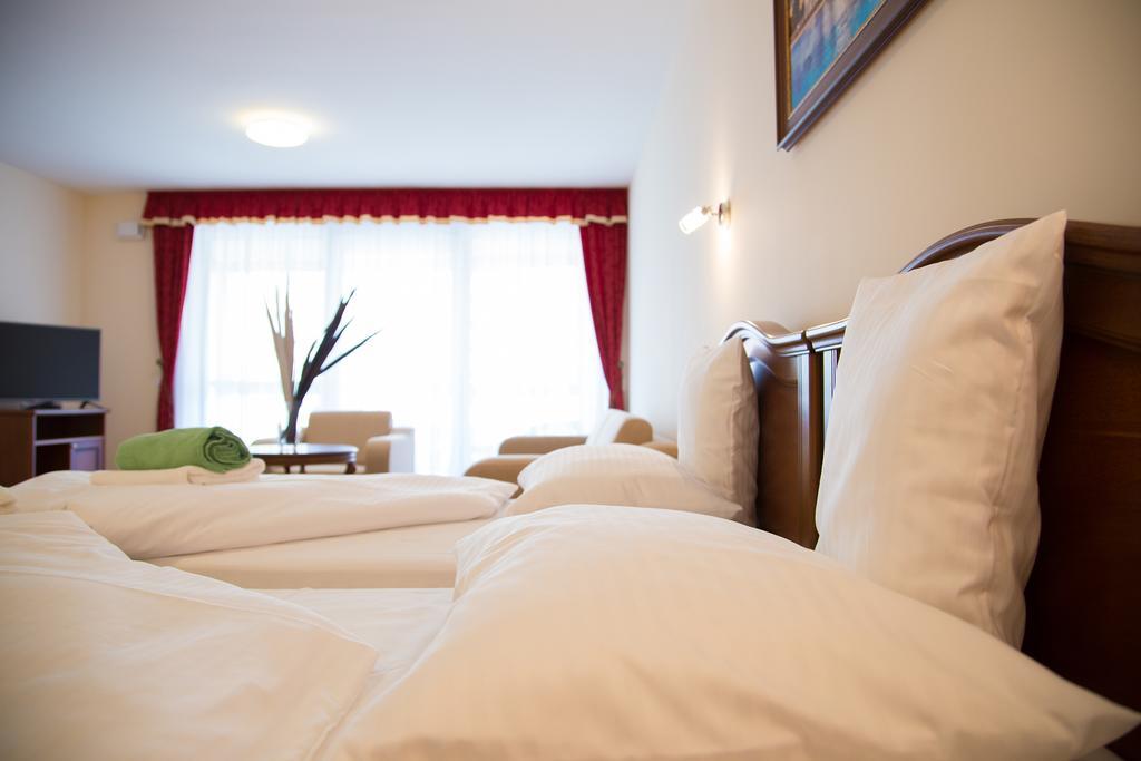 Luxury Hotel Siofok Oda fotoğraf