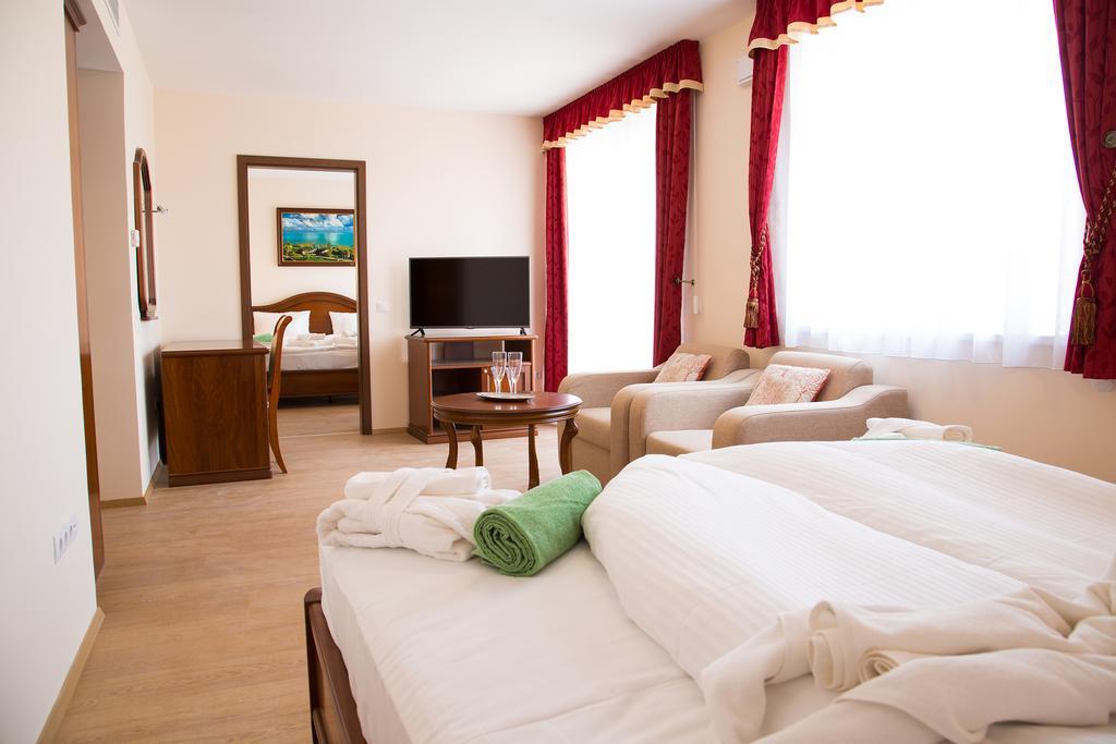 Luxury Hotel Siofok Oda fotoğraf